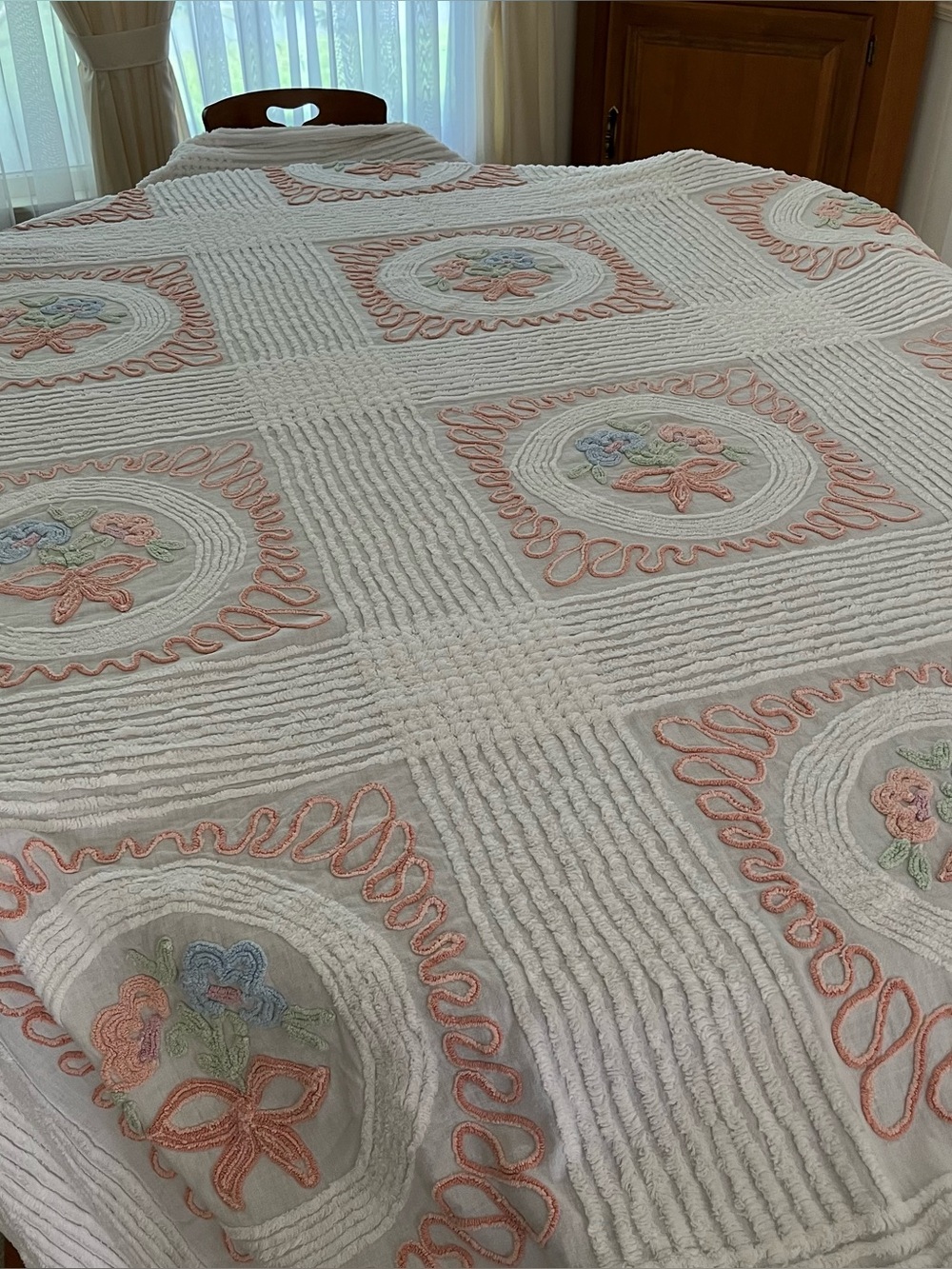 Vintage Chenille Bedspread Floral Cottage Pink Scroll Full/Queen 101x91